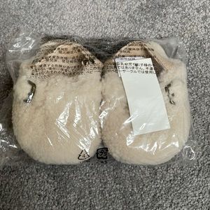 brand new with tags Gap baby sherpa clog, never worn 6-12 month